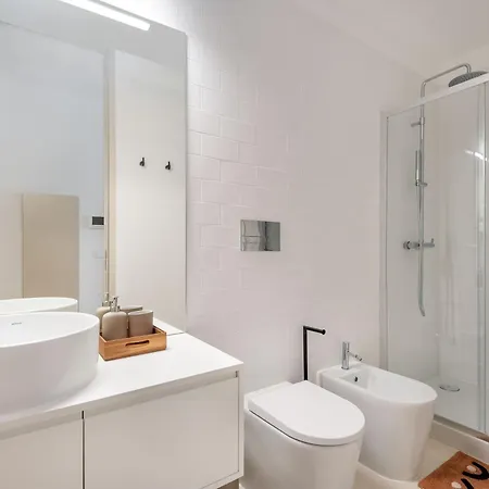 Stylish In Center Apartment